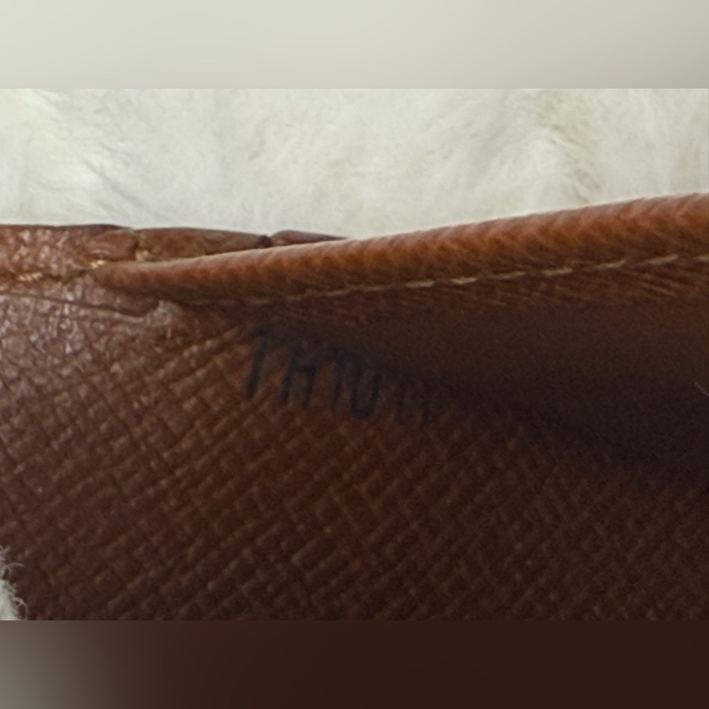 Authentic Louis Vuitton Monogram Kisslock Wallet - Picture 11 of 11